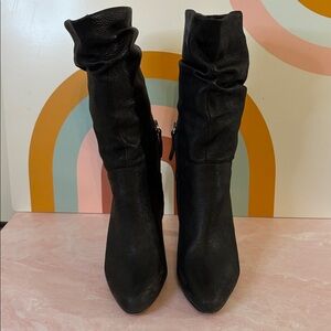 Rare! Elegant Black Women's Leather Slouch Heel Boots size 7.5